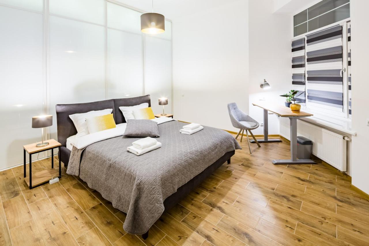 New Large 2 Bedroom In Lviv Historic Centre المظهر الخارجي الصورة